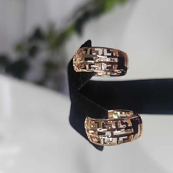 Small Gold Filled Hoop Earrings Greek Key Design New - Picture 7 of 8